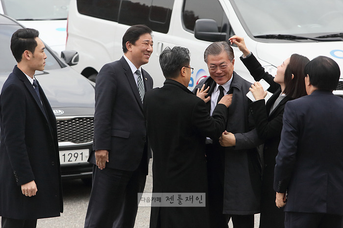 문재인의 아픈 손가락 두남자 | 인스티즈