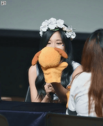 나연이 때리는 쯔위 | 인스티즈