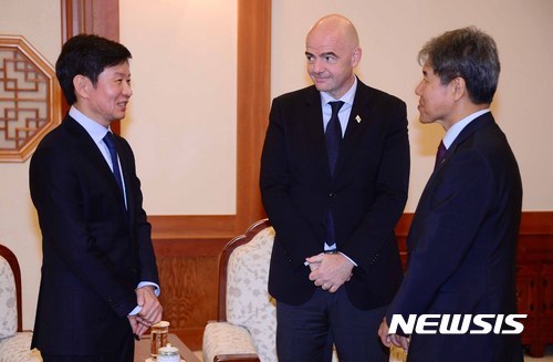 인판티노 피파 회장 접견한 문재인 대통령 .jpg | 인스티즈