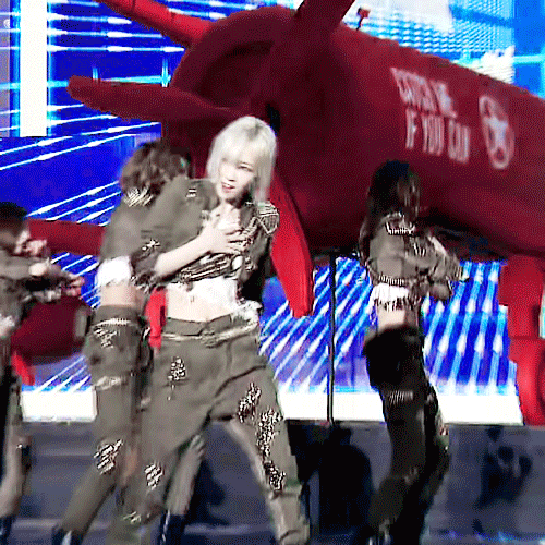 오늘자 가요대전 태연.gif | 인스티즈