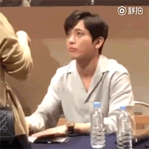 타팬들에게 더 리트윗되고 있는 연차 찬 아이돌의 팬싸 고나리자 대응.gif | 인스티즈