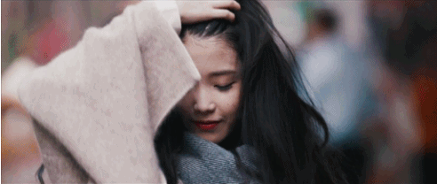 머리 넘기는 아이유 .gif | 인스티즈