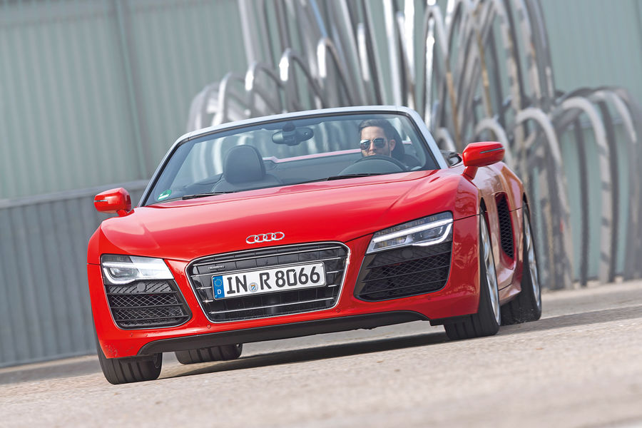 아우디 R8 스파이더 vs 포르쉐 911 터보 카브리올레 | 인스티즈