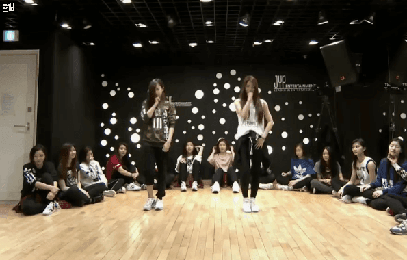 맨더비 기다리면서 보는 무대 위에서만 진화하는 모모 움짤 | 인스티즈