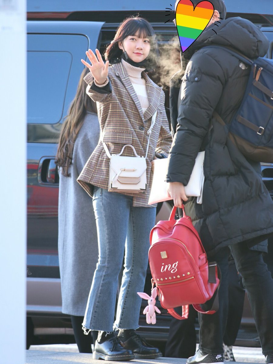 오늘자 오마이걸 인천공항 일본 출국 사진.JPG | 인스티즈