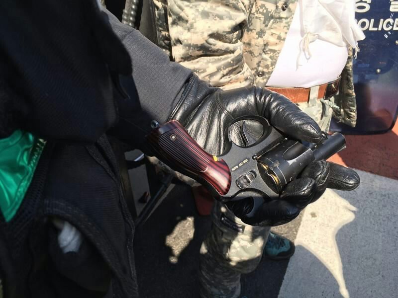 경찰에게 실탄 든 가스총 들이대다 잡힌 박사모.jpg | 인스티즈