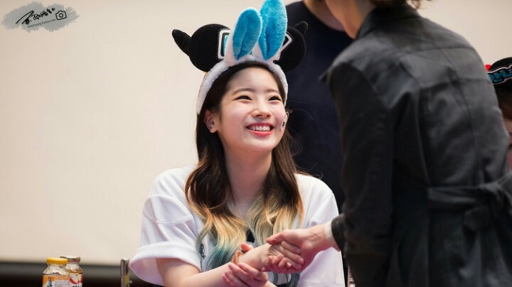 [트와이스] 팬싸에서 비눗방울 가지고 노는 다현이(청량함은 다현이가b) | 인스티즈