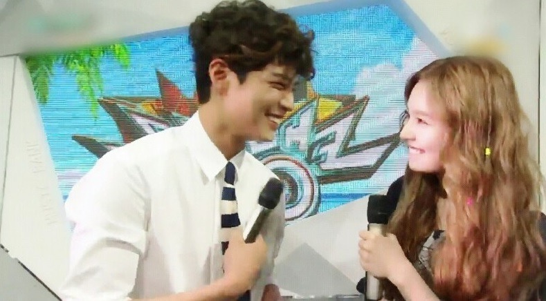 뮤뱅에서 우결찍는 박보검 아이린. gif | 인스티즈