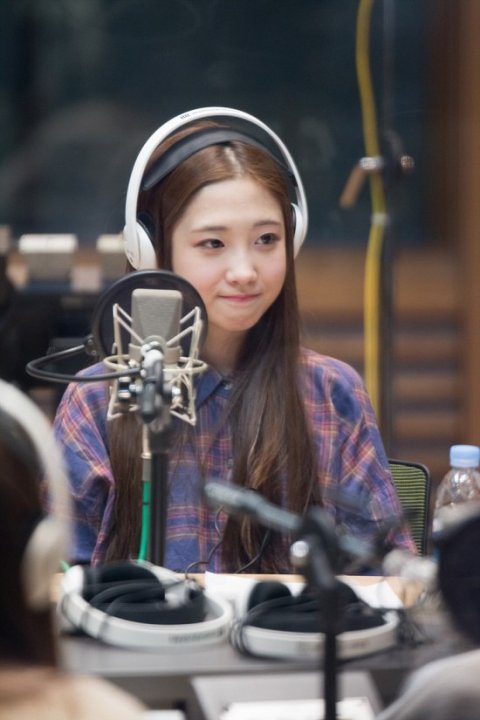 데뷔전에 설리 닮은꼴로 유명했던 여자아이돌.jpg | 인스티즈