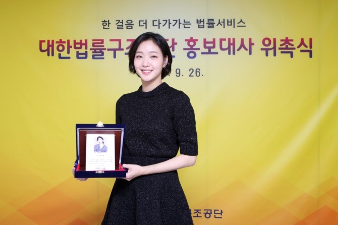 오늘자 김고은 | 인스티즈