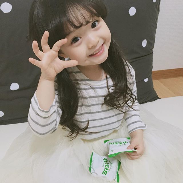 특이점이온 애기 엄마의 미모 + 기싱꿍꼬또 애기 재은이사진.jpg | 인스티즈