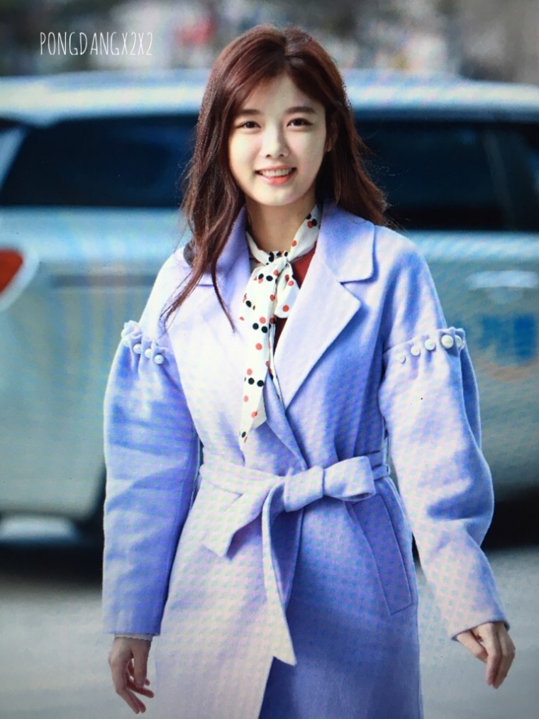전날 사랑니 빼서 얼굴 부은 김유정 .JPG | 인스티즈