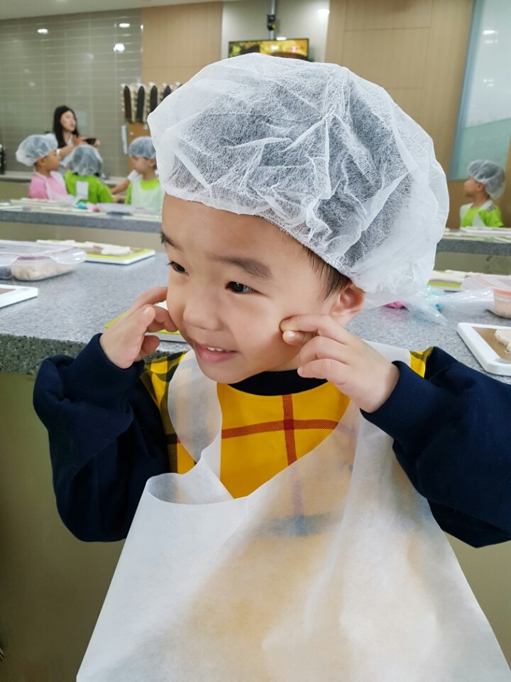 돌고래어묵 이미지