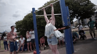 정자세로 턱걸이 하는 아줌마.gif | 인스티즈