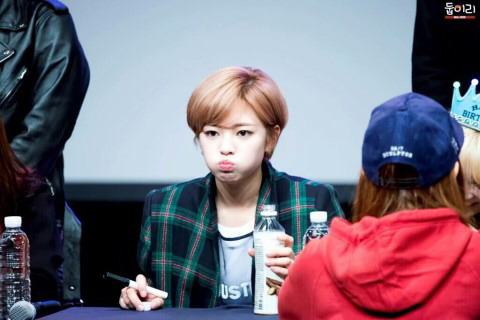 귀엽게 먹는 트와이스 정연.jpg | 인스티즈