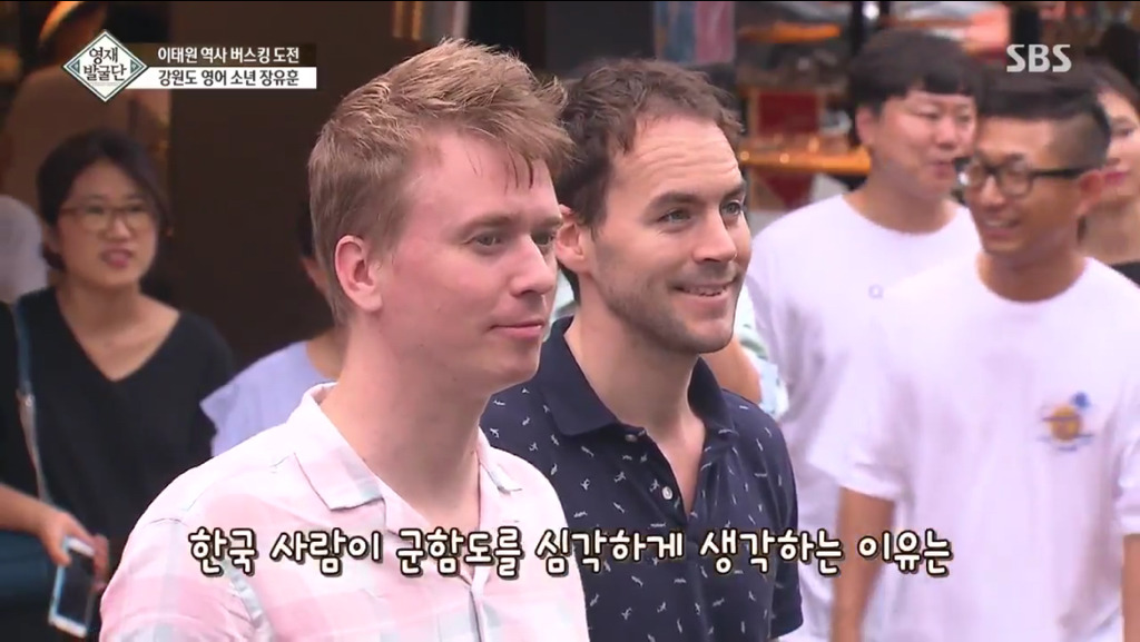 이태원에서 외국인에게 군함도에 대해 영어로 말하는 9살 어린이 | 인스티즈