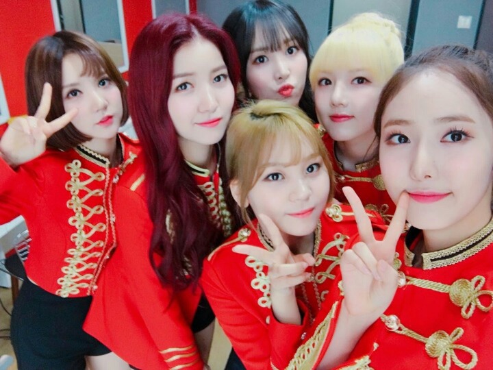 오늘자 여자친구 공식 트위터 사진.jpg | 인스티즈