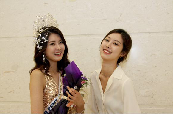 미스코리아 역사 상 최초로 본선 무대에 동시에 오른 쌍둥이 자매 | 인스티즈