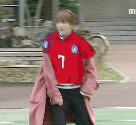 [에이핑크] 보미 헛다리 드리블.gif | 인스티즈