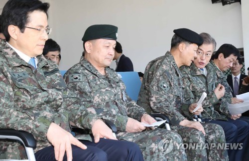 화력격멸훈련 참관하는 문재인 | 인스티즈