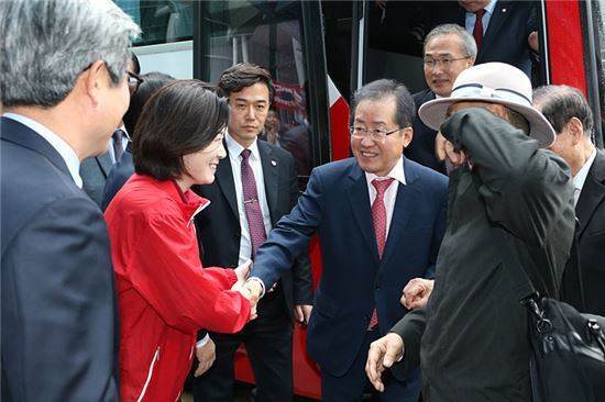 오늘 유세 끝나고 순대국밥 드시는 서민 대통령.jpg | 인스티즈