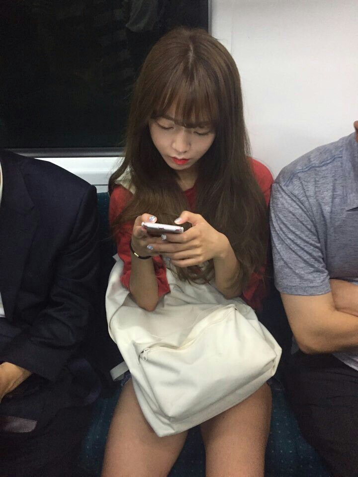 지하철 타고 다니는 김소희. jpg | 인스티즈