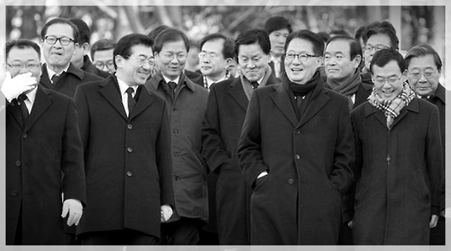 사진으로 보는 대한민국 정치 느와르 10년 (사진많음) | 인스티즈