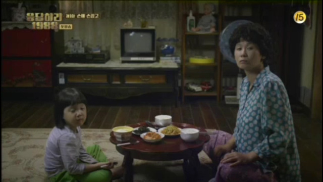 [응답하라1988] 끝이 없는 반찬 나눔.jpg | 인스티즈