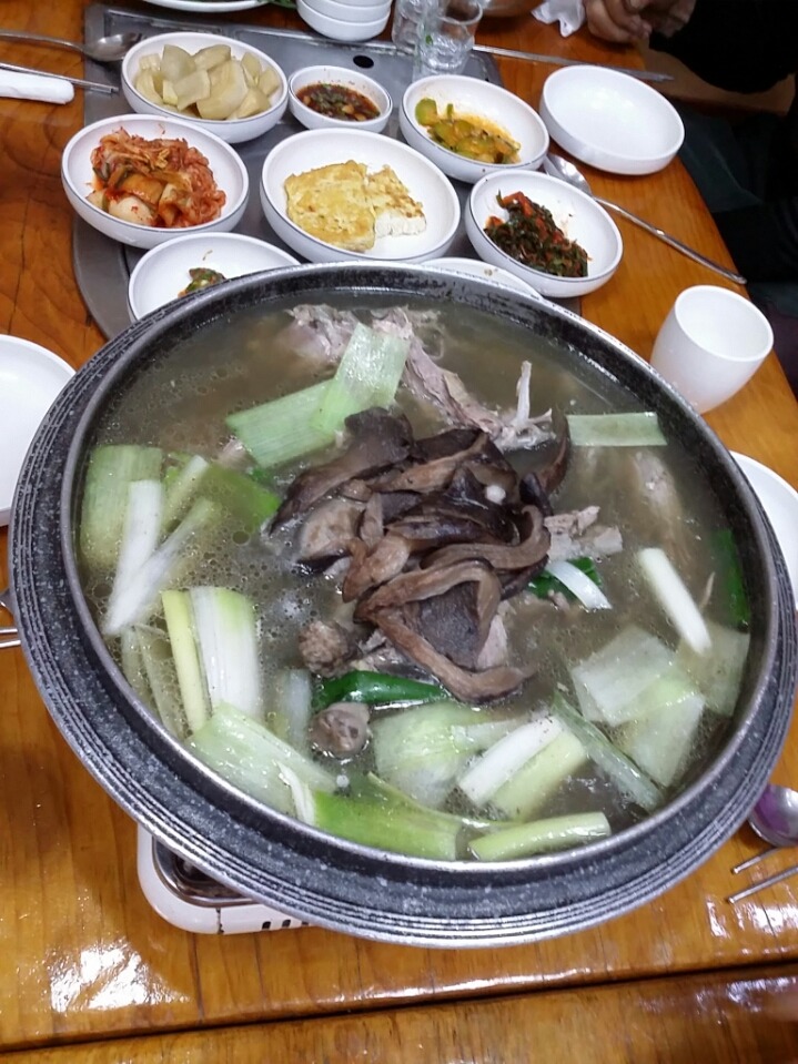 능이버섯백숙 이미지
