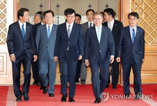 김상조 공정거래위원장 임명장 수여식 스윗한 청와대 | 인스티즈