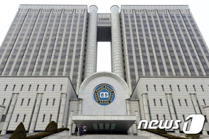 어깨 부딪혔다고.. 상대 얼굴 때리고 어깨 깨문 의사 벌금형 | 인스티즈