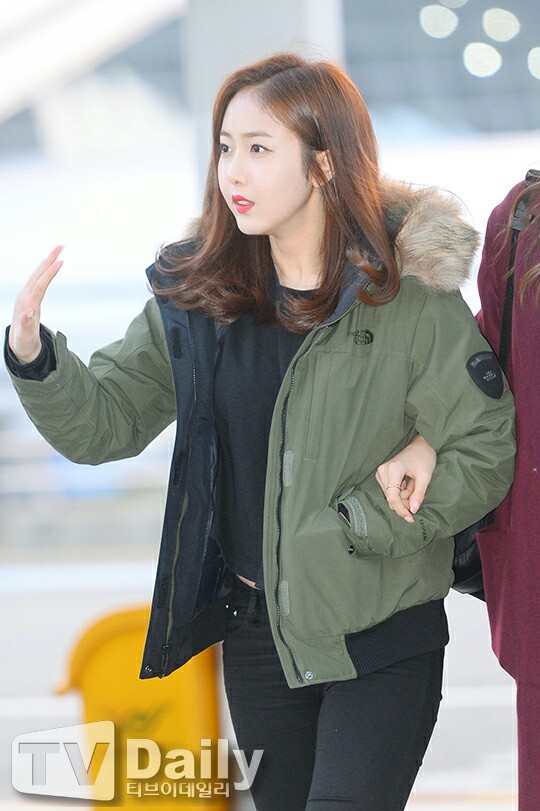 오늘자 여자친구 공항패션 | 인스티즈