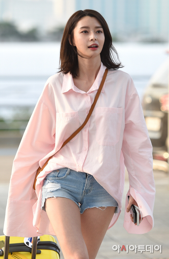 오늘자 공항 권나라 | 인스티즈