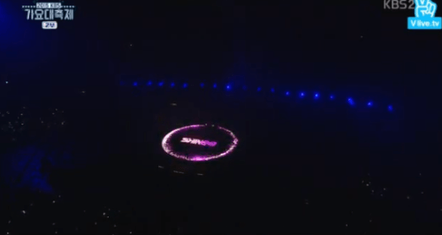 오늘자 가요대축제에서 베낀듯한 무대연출.gif | 인스티즈