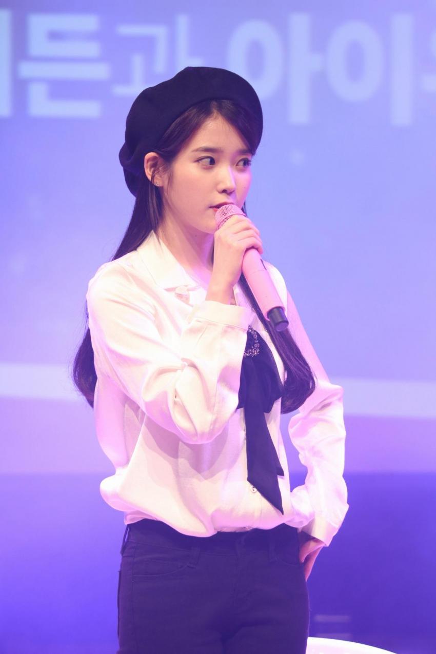 오늘자 아이유 | 인스티즈