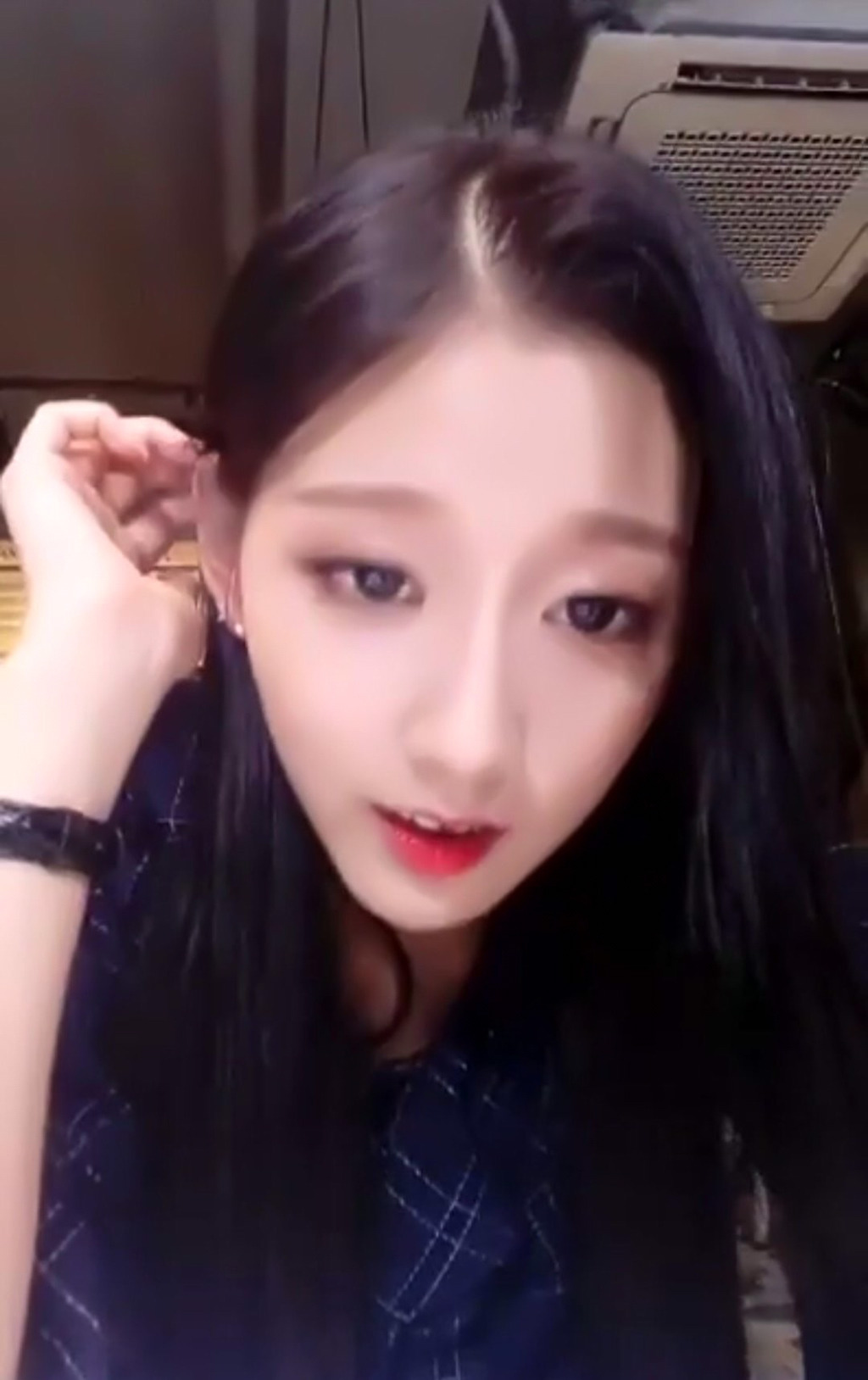 [러블리즈] 밤이 되어도 더운 것 같아서 예인이 | 인스티즈