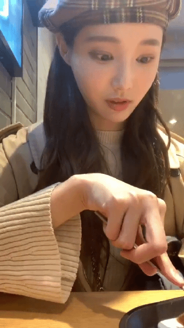 어제 3주년 기념 인스타 라이브한 모모랜드 연우.gif | 인스티즈