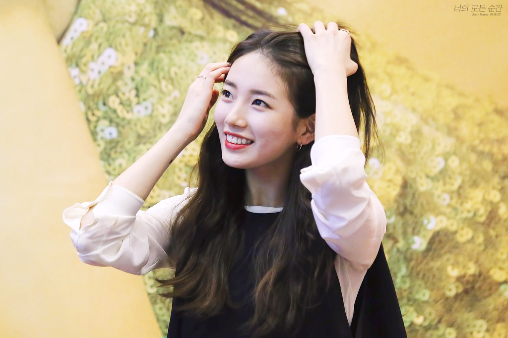 팬들과 아이컨택을 참 잘하는 수지.jpgif | 인스티즈