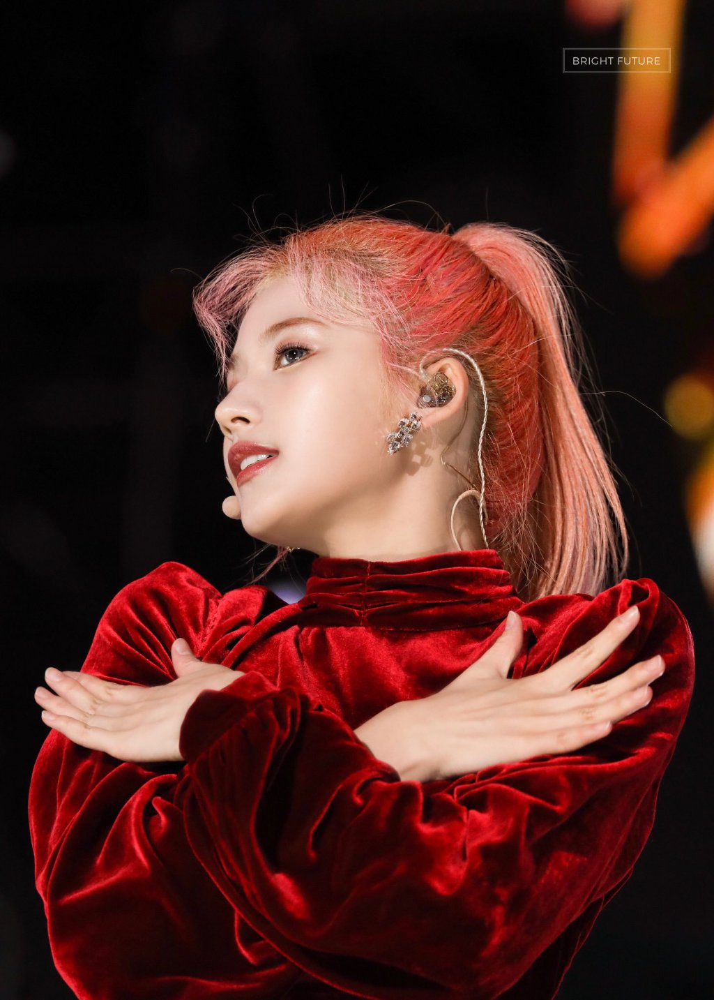 슈퍼콘에서 레전드찍은 사나 | 인스티즈