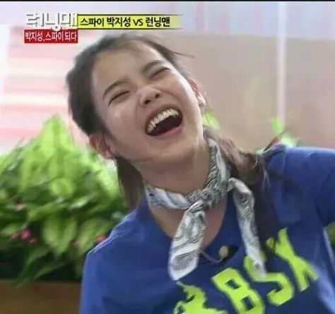 자본주의 웃음과 현실 웃음이 확실한 여가수 .gif | 인스티즈