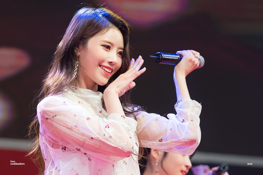 [러블리즈] 심야에 배가고프지만 참아야 할 것 같아서 미주 | 인스티즈
