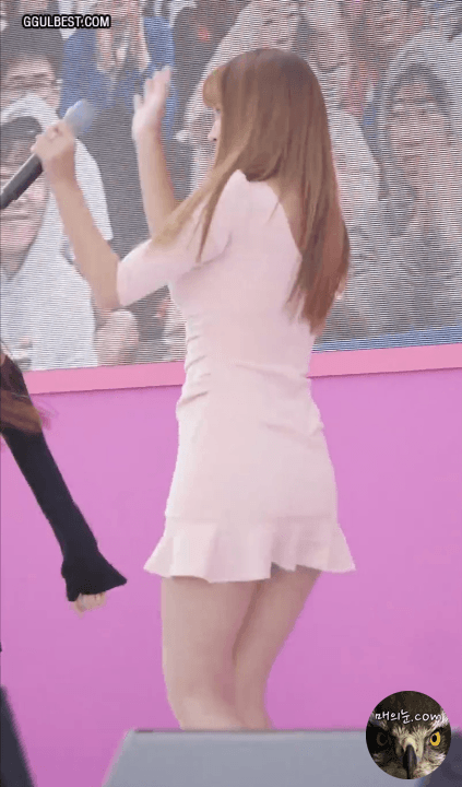 치마가 신경쓰이는 갓데리 누나.gif | 인스티즈