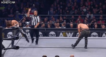 [AEW] 존 목슬리 vs 조이 자넬라.gif | 인스티즈