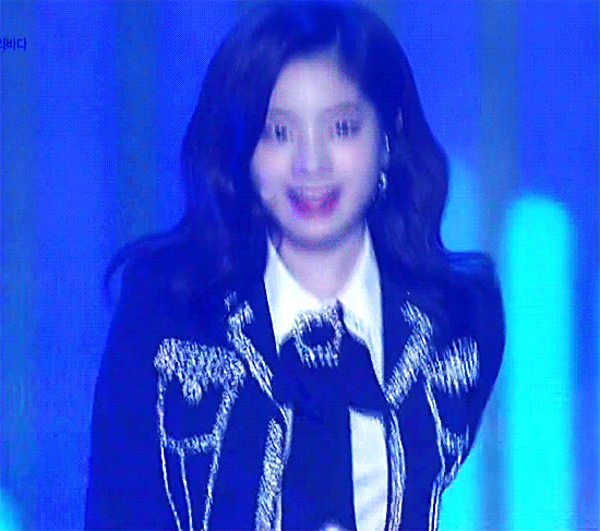 당당한 스무살 김다현.gif | 인스티즈