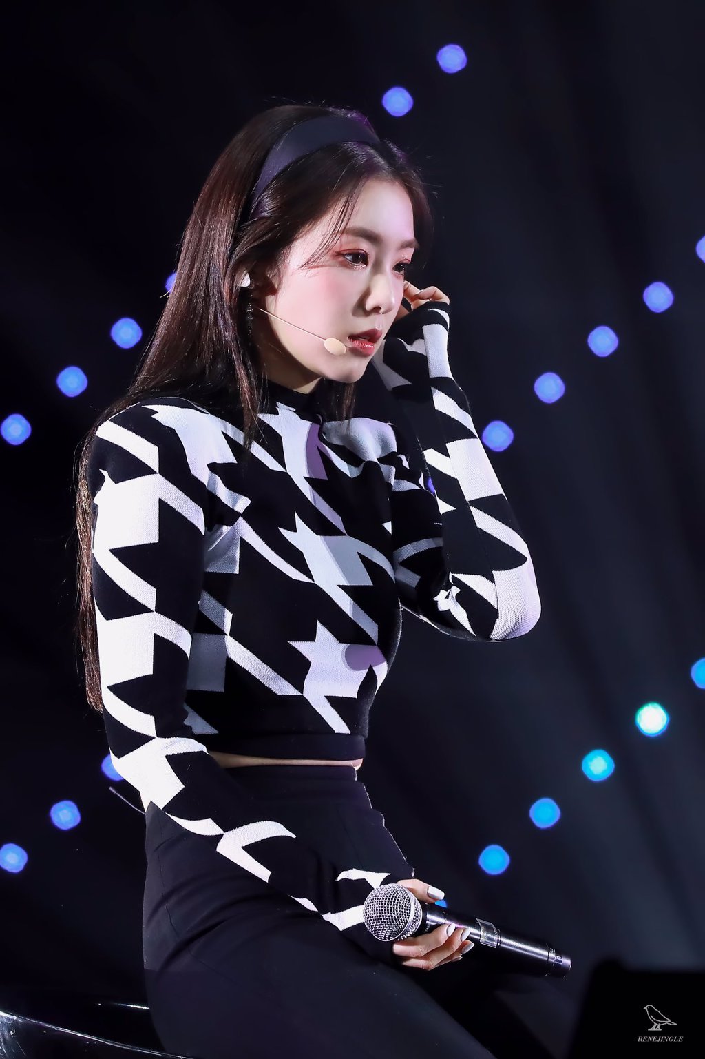 검정 머리띠한 아이린.jpgif | 인스티즈