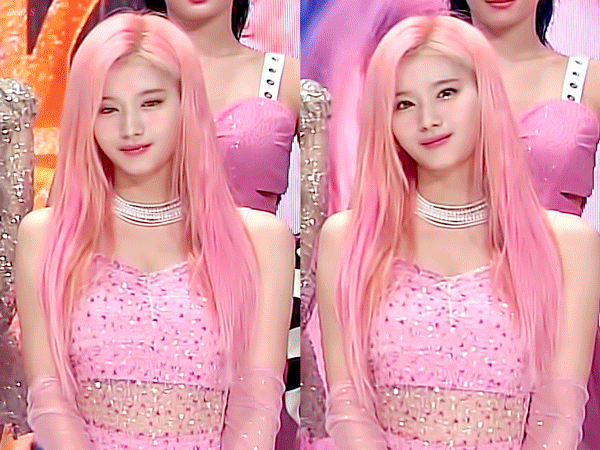 여전히 사람홀리는 사나의 눈빛ㄷㄷㄷ.gif | 인스티즈