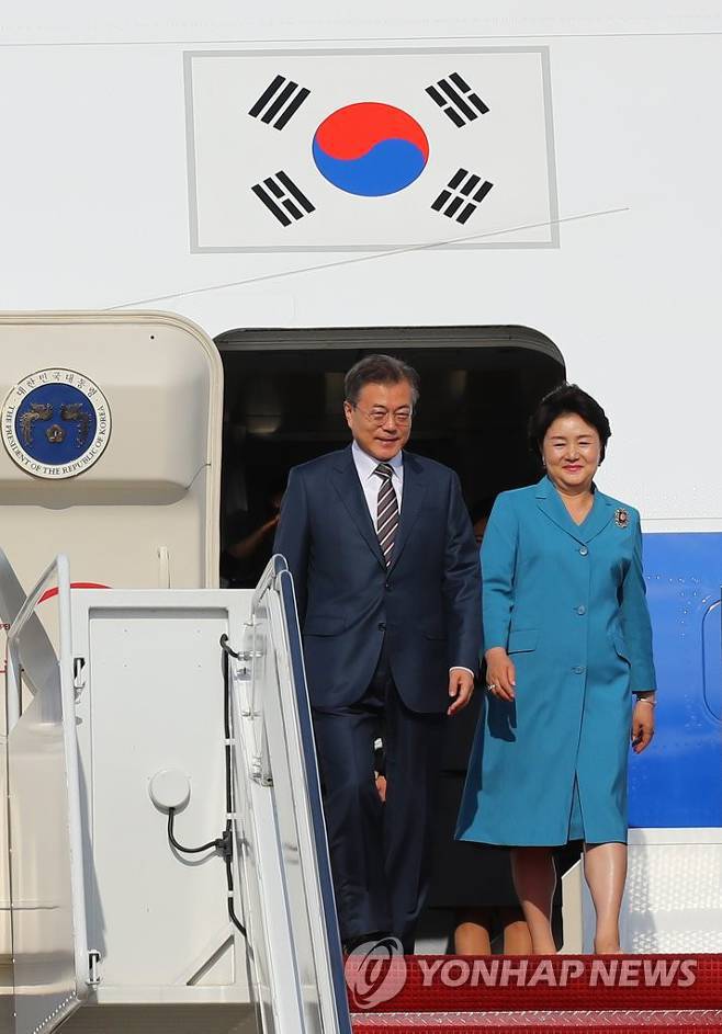 미국 워싱턴 도착한 문재인 대통령 내외.jpg | 인스티즈