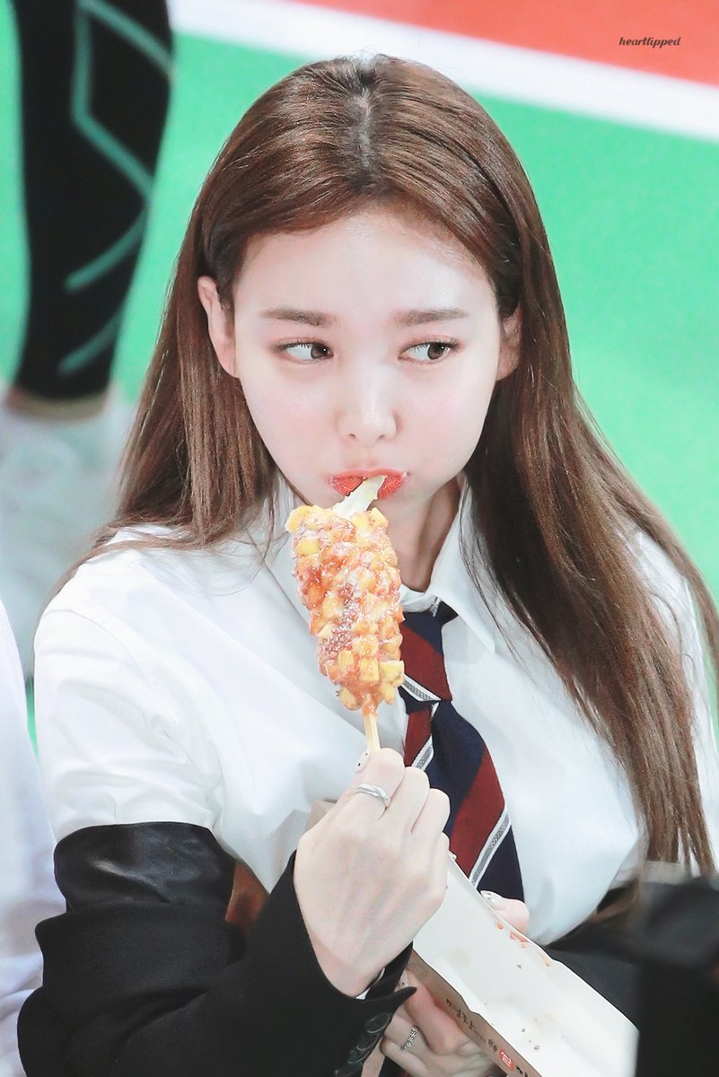 뭘 먹을때마다 레전드 찍는 나연이 ㅋㅋㅋ.jpgif | 인스티즈