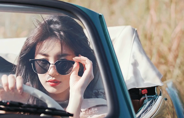 선글라스가 은근히 잘어울리는 수지.gif | 인스티즈