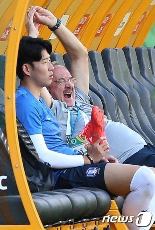 ???: 흥민군... 이제 용서해주게나.... | 인스티즈